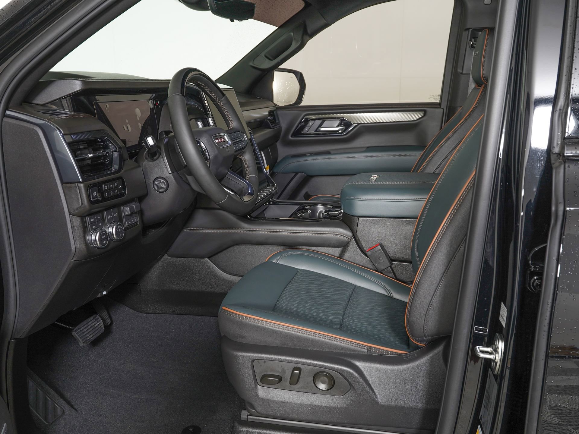 Used 2026 GMC Yukon AT4 w/ AT4 Premium Plus Package image 17