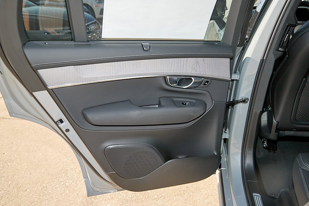 New 2026 Volvo XC90 B6 Ultra w/ Protection Package image 18