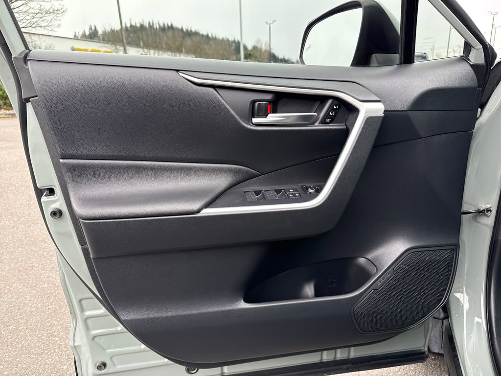 Used 2023 Toyota RAV4 XLE Premium image 21