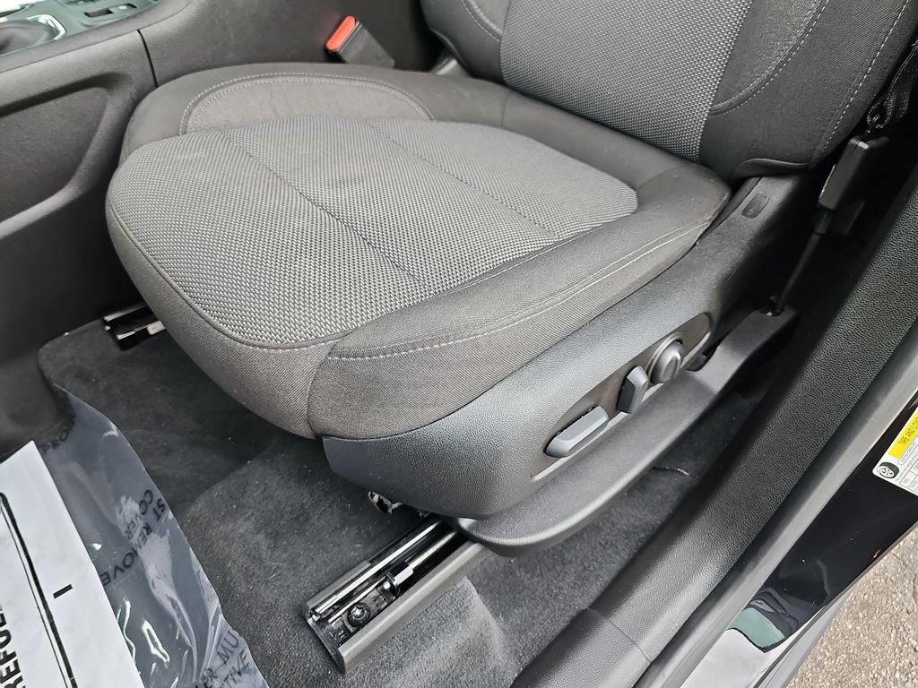 Used 2023 Chevrolet Traverse LT FWD image 35