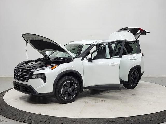 Used 2025 Nissan Rogue SV FWD image 11