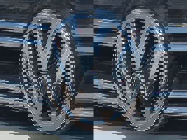 Used 2017 Volkswagen Tiguan S image 11