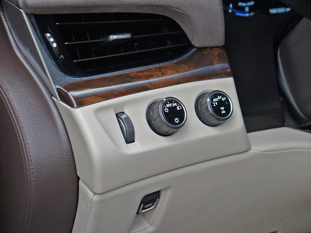 Used 2017 Cadillac Escalade ESV Premium Luxury AWD/4WD image 9