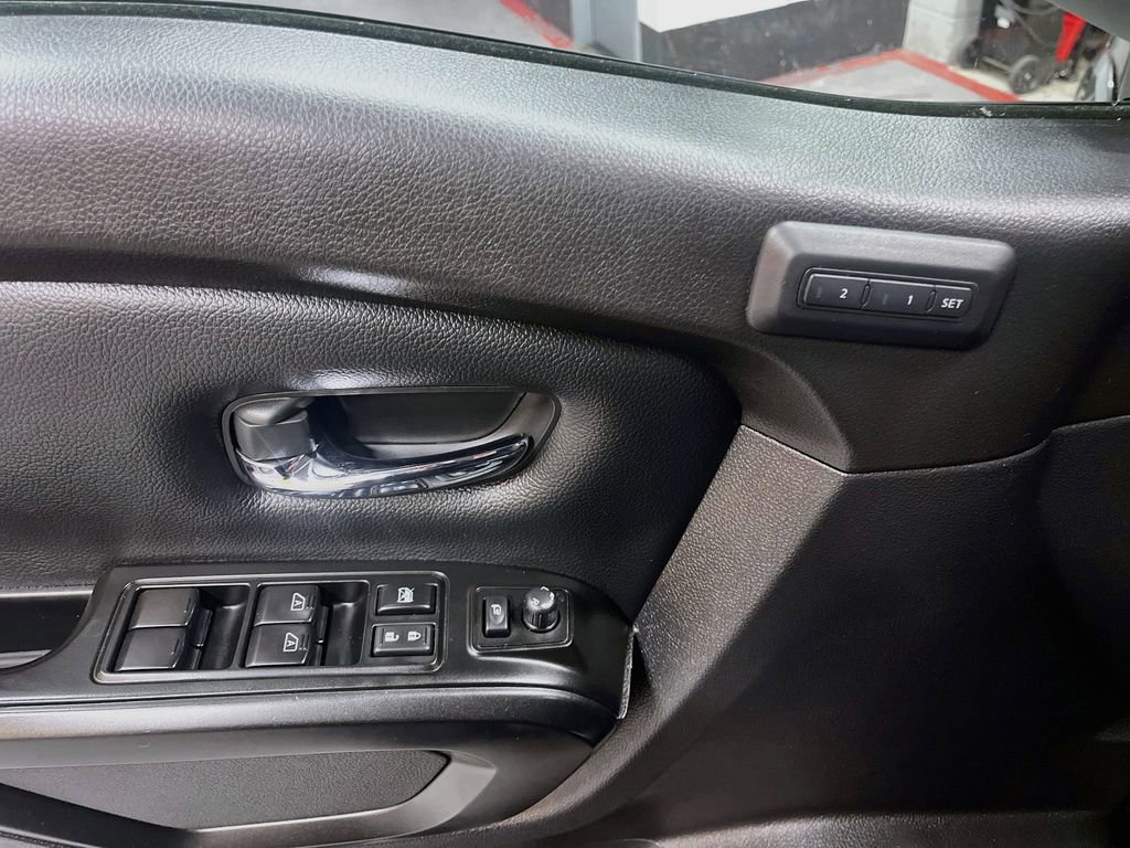 Used 2024 Nissan Titan PRO-4X w/ Pro-4x Convenience Package AWD/4WD image 18
