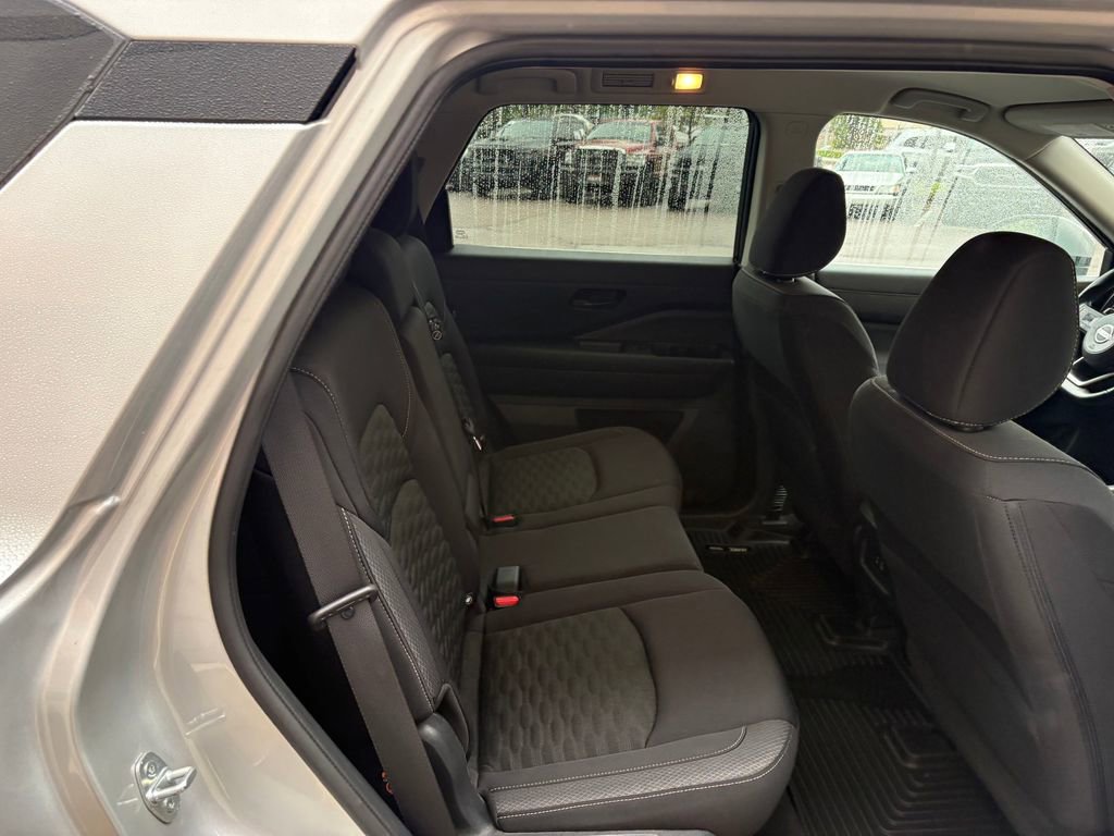 Used 2023 Nissan Pathfinder SV AWD/4WD image 24