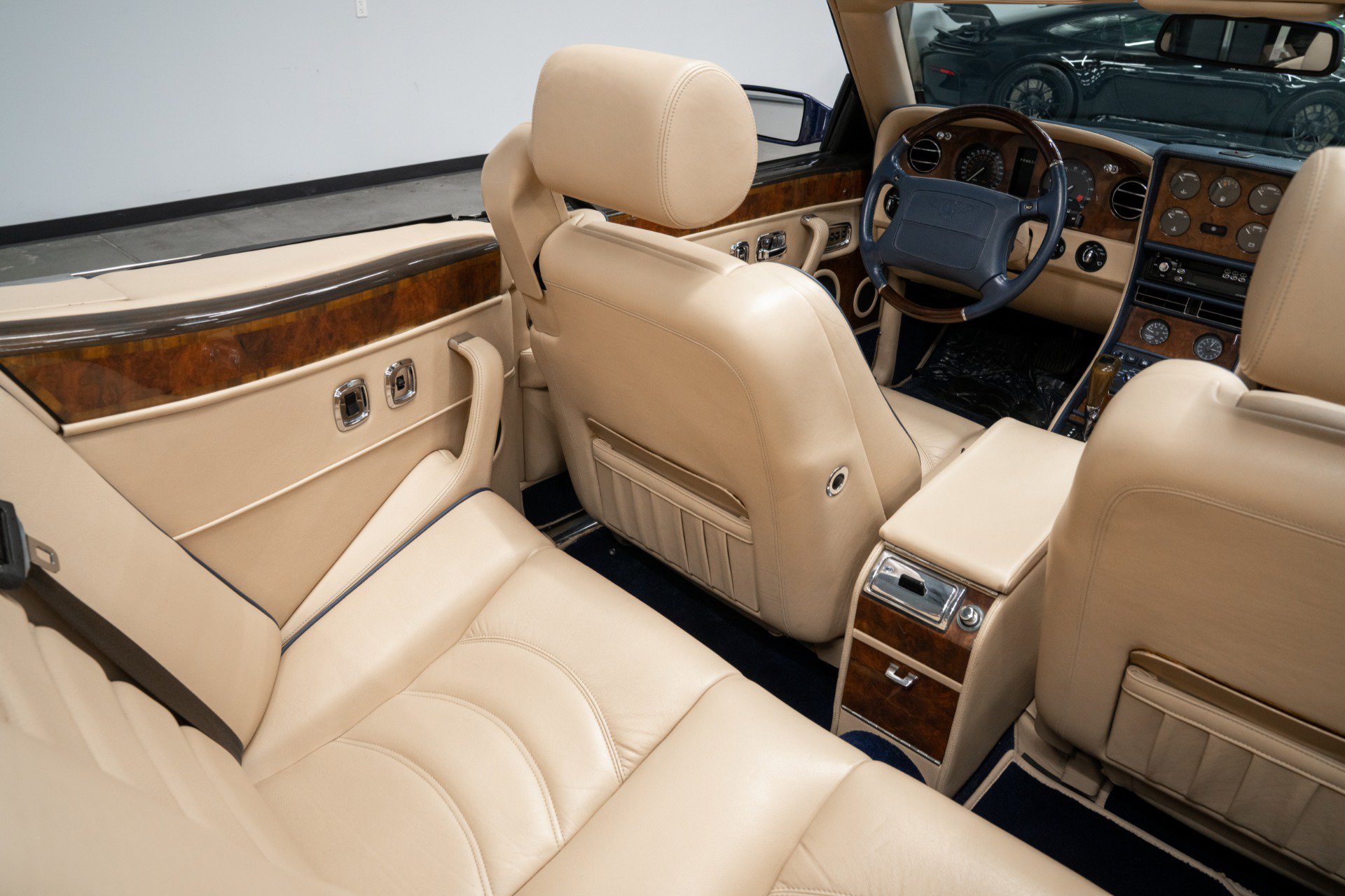 Used 1999 Bentley Azure Mulliner RWD image 33