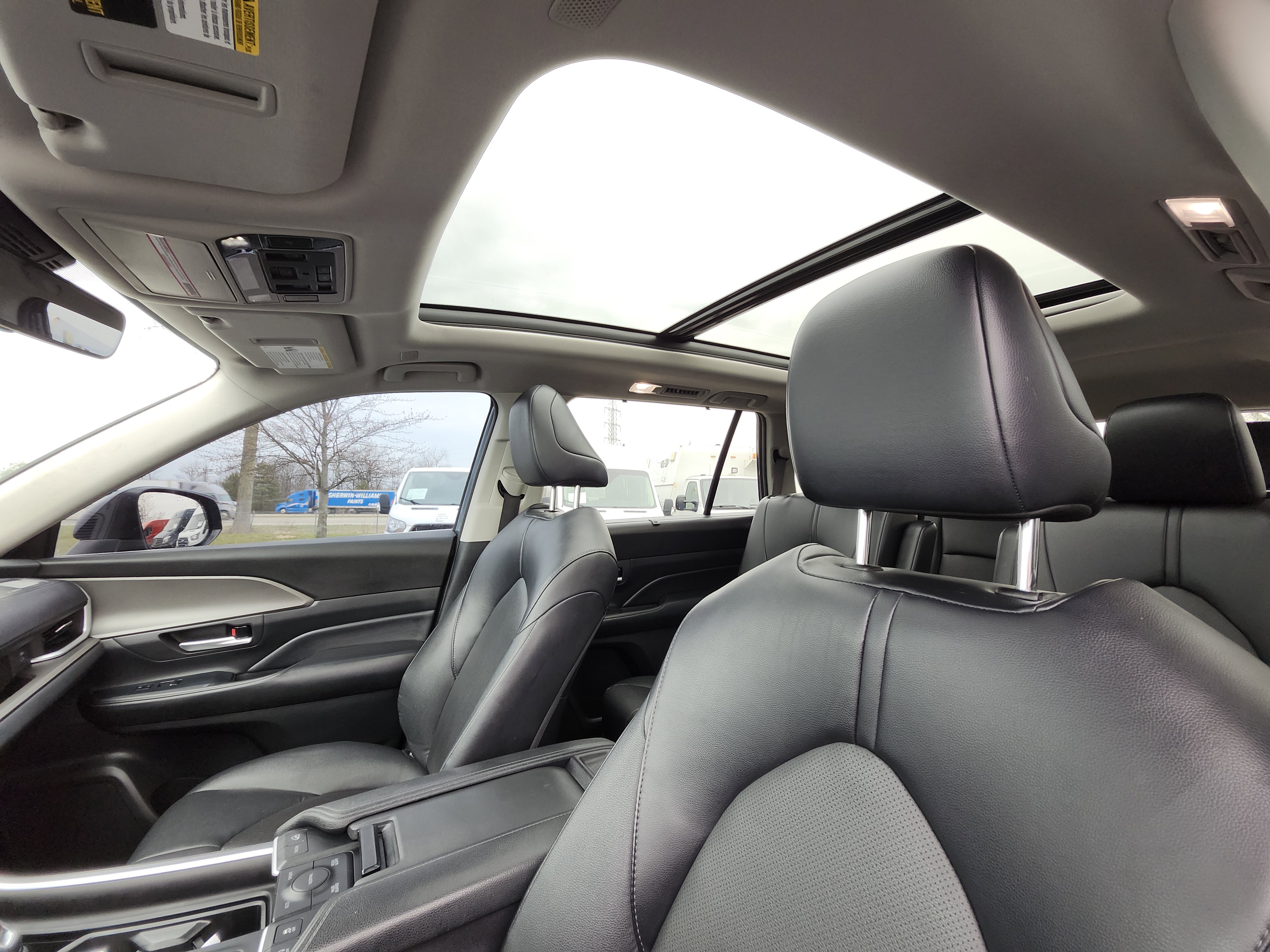 Used 2024 Toyota Grand Highlander Limited image 2