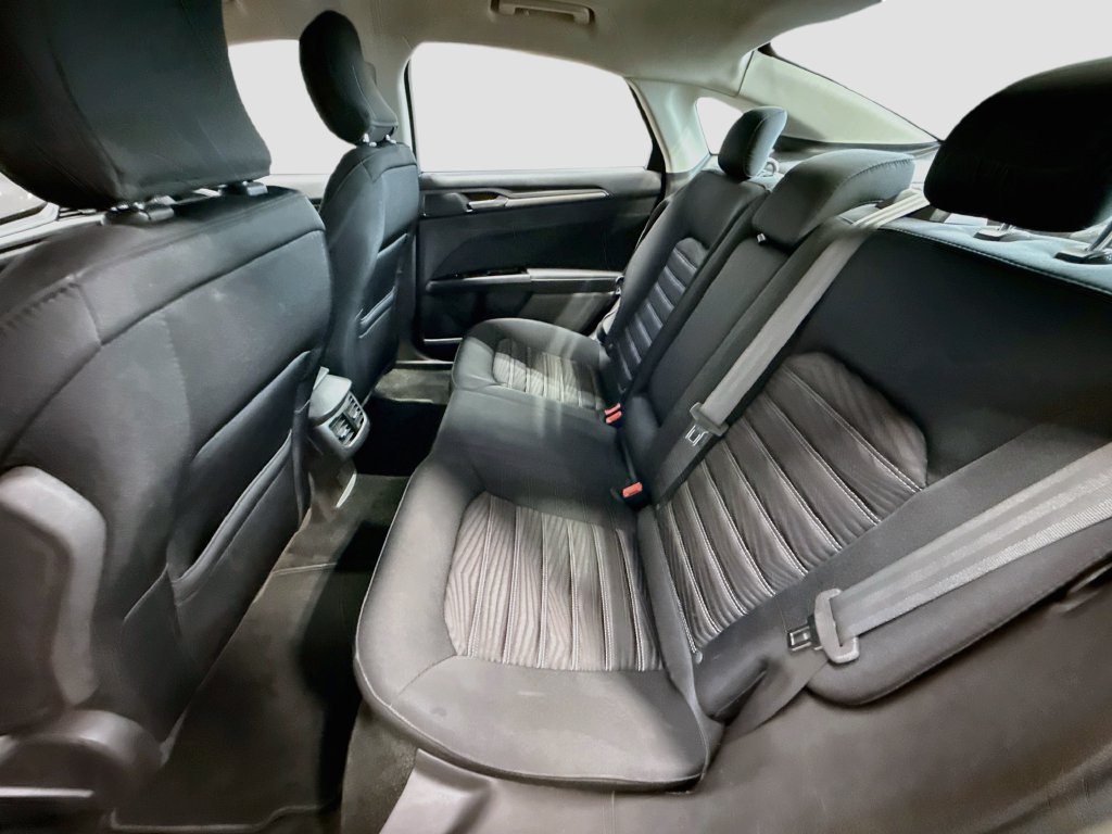 Used 2016 Ford Fusion SE FWD image 21