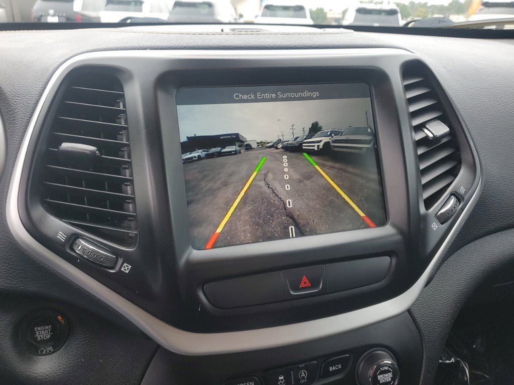 Used 2018 Jeep Cherokee Latitude Plus w/ Cold Weather Group AWD/4WD image 30