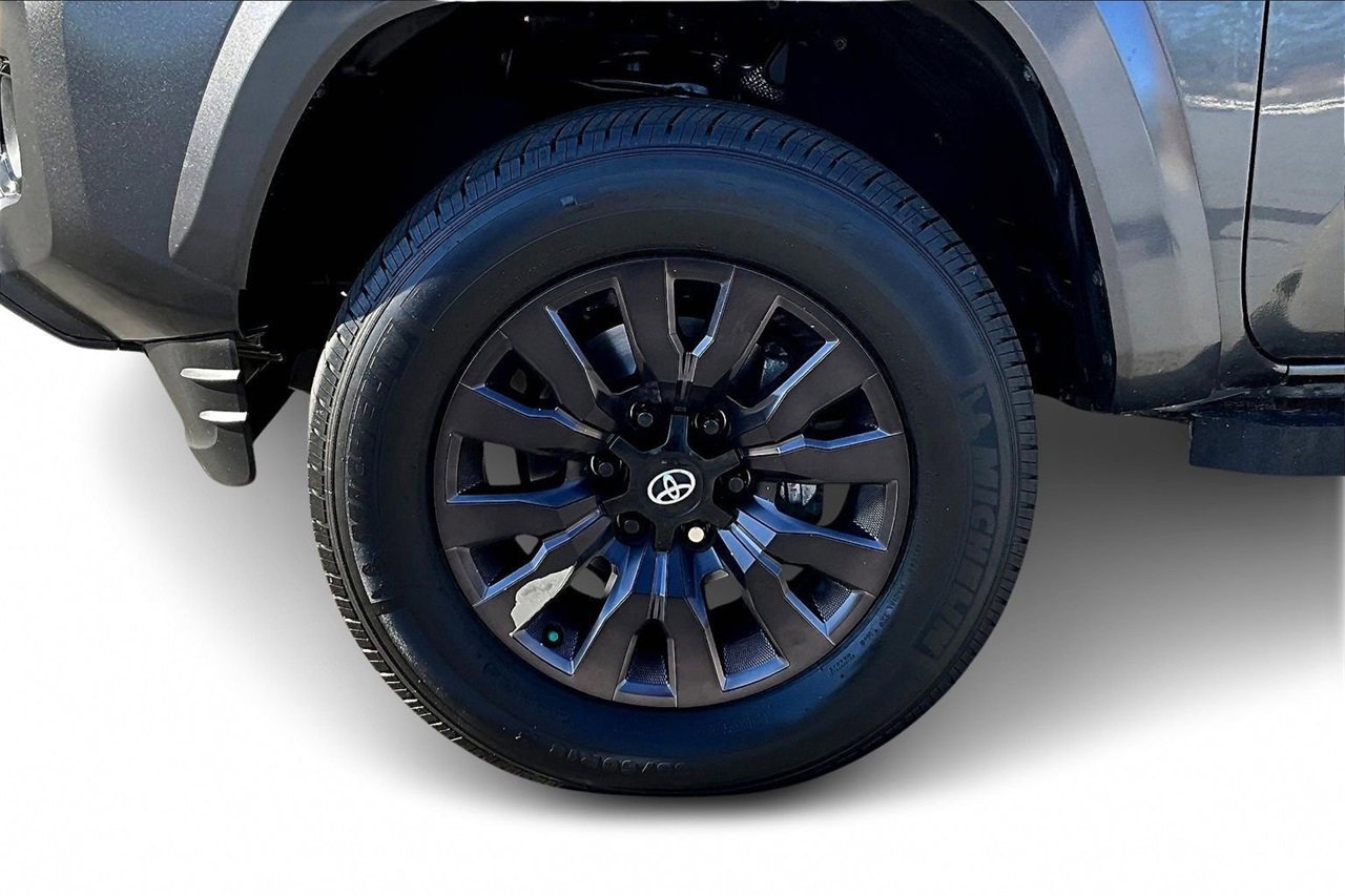 Used 2022 Toyota Tacoma Limited image 32