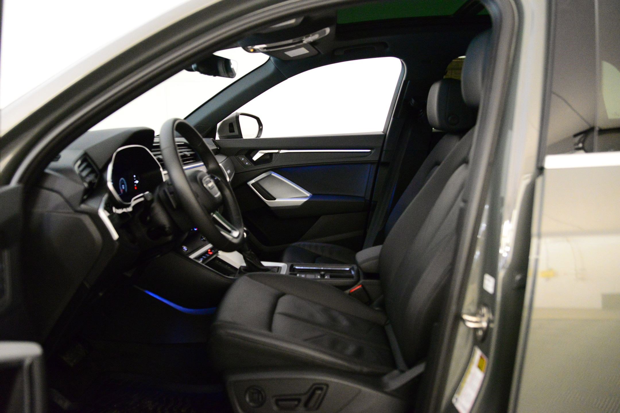 Certified 2025 Audi Q3 2.0T Premium Plus w/ Premium Plus Package image 24