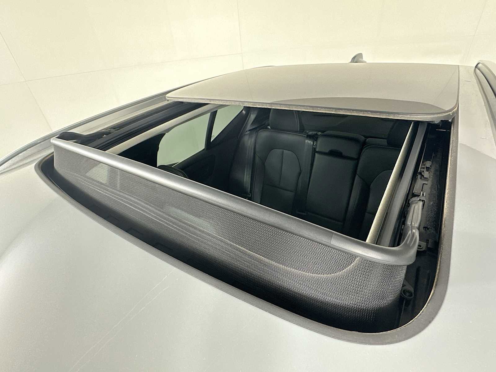 Used 2025 Volvo XC40 B5 Core w/ Climate Package image 19