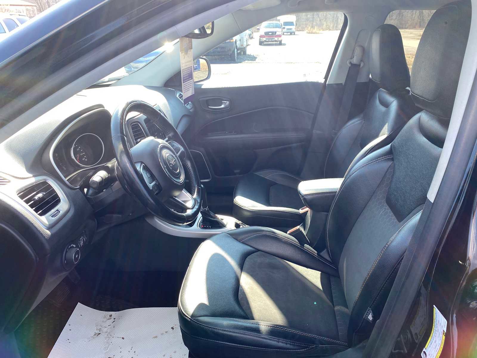 Used 2019 Jeep Compass Latitude w/ Popular Equipment Group AWD/4WD image 9
