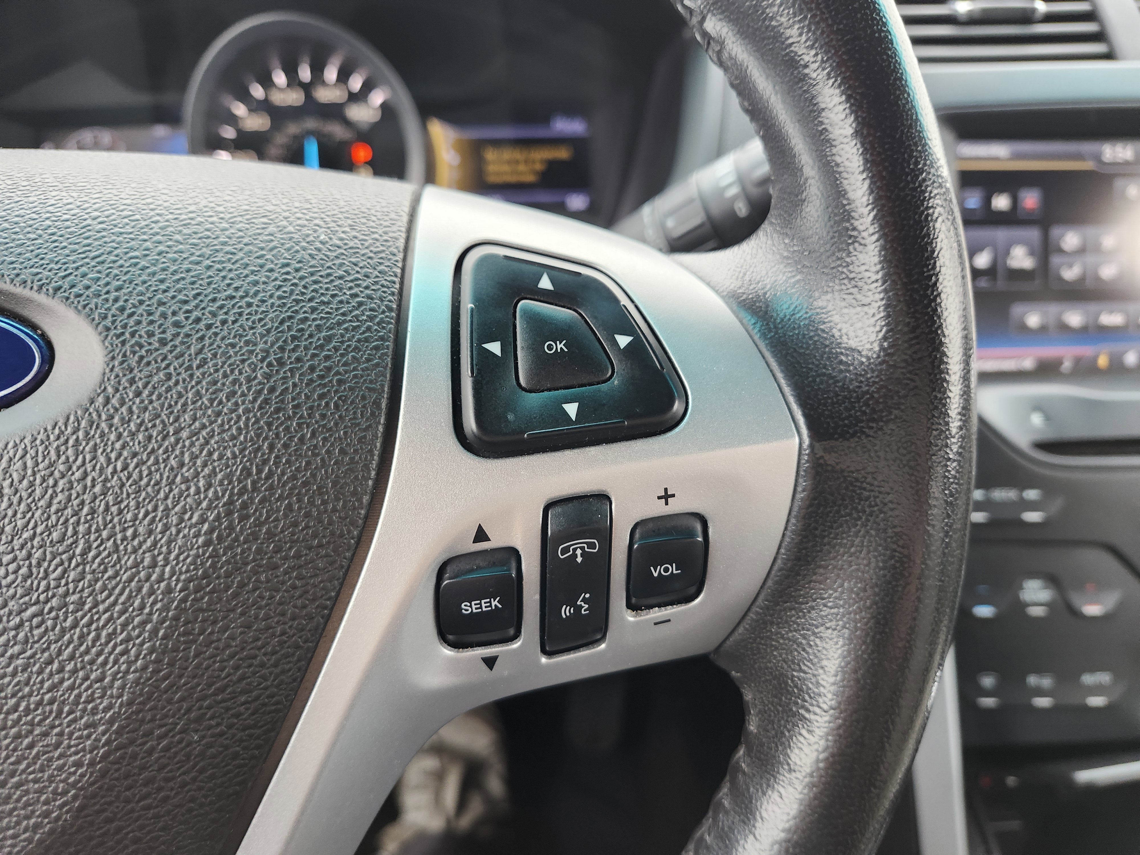 Used 2013 Ford Explorer XLT image 37