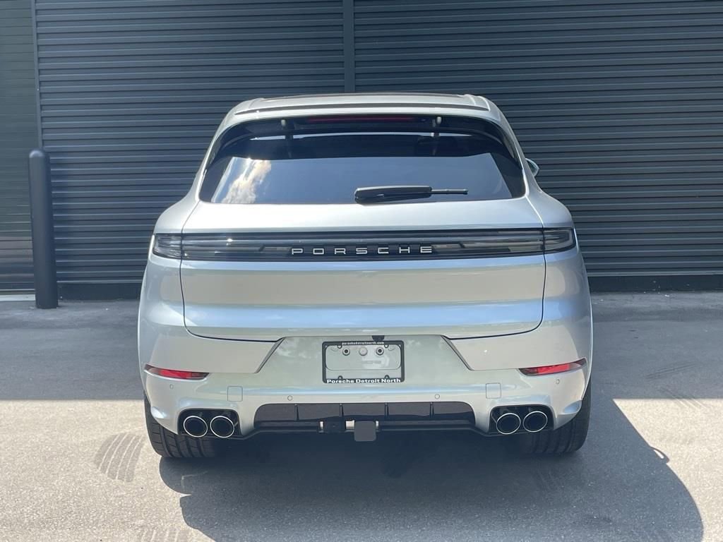 Certified 2025 Porsche Cayenne AWD/4WD image 6