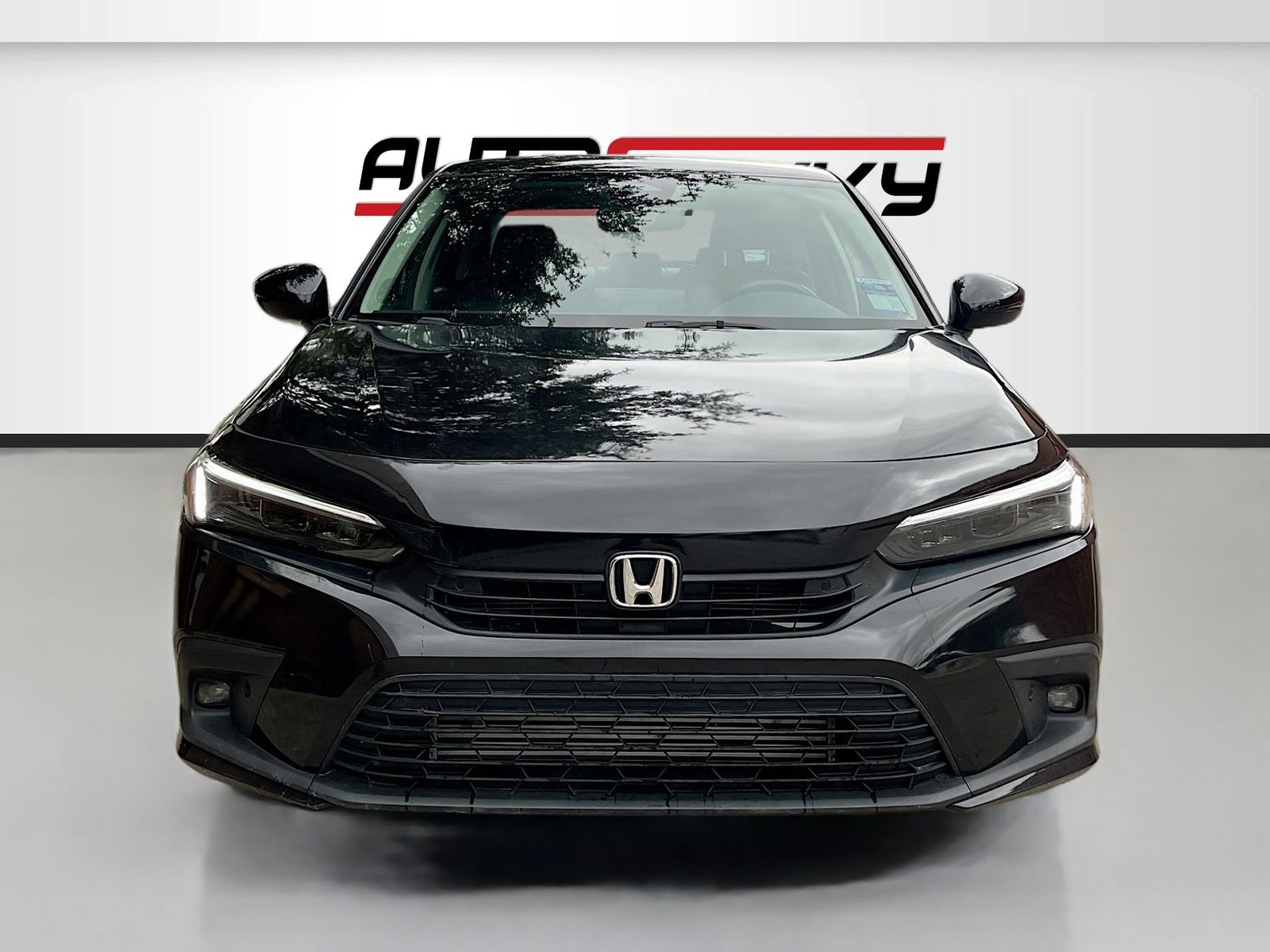 Used 2024 Honda Civic Touring image 2