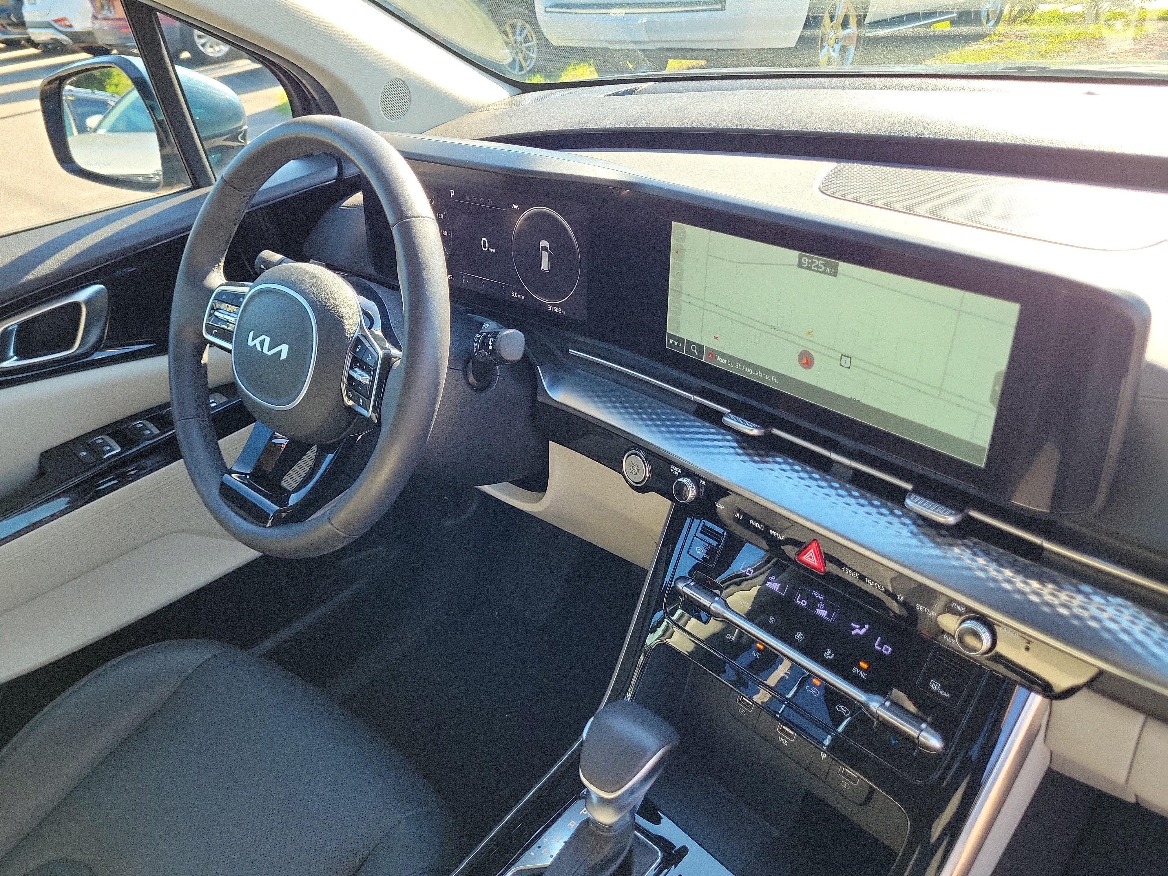 Certified 2024 Kia Carnival SX Prestige FWD image 8