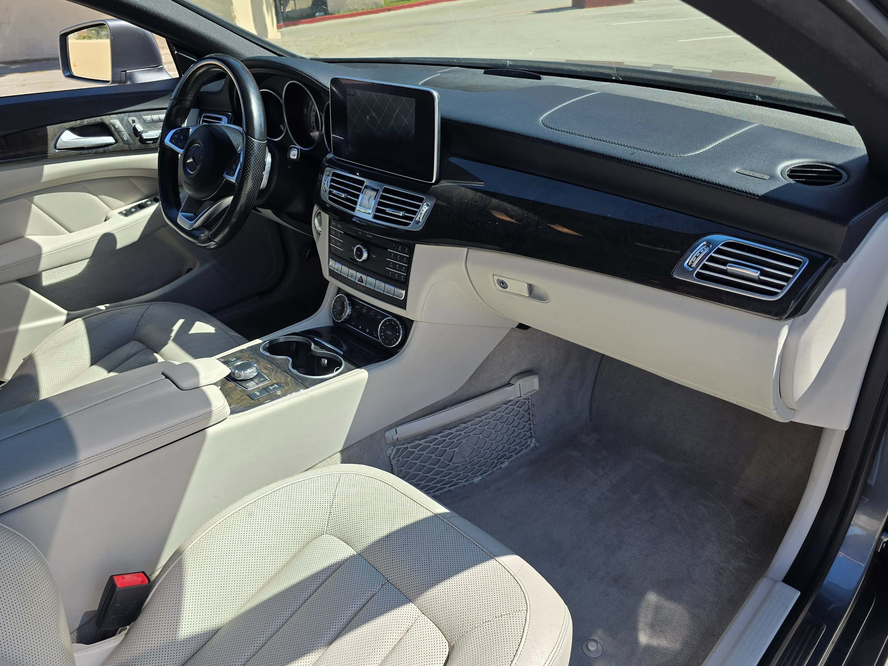 Used 2017 Mercedes-Benz CLS 550 w/ Premium 2 Package image 8