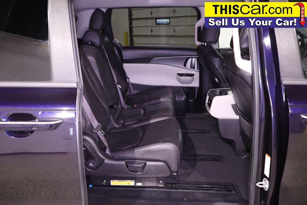 Used 2024 Kia Carnival LX FWD image 28