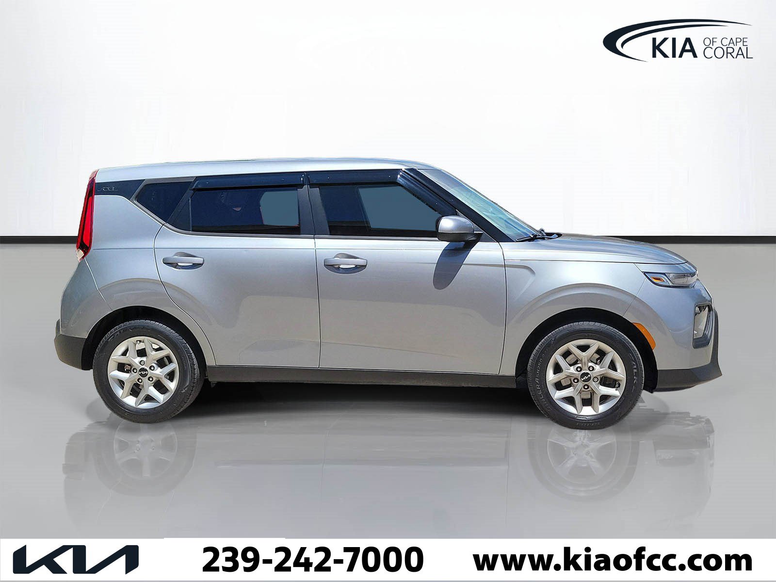 Used 2022 Kia Soul LX w/ Technology Package FWD image 3