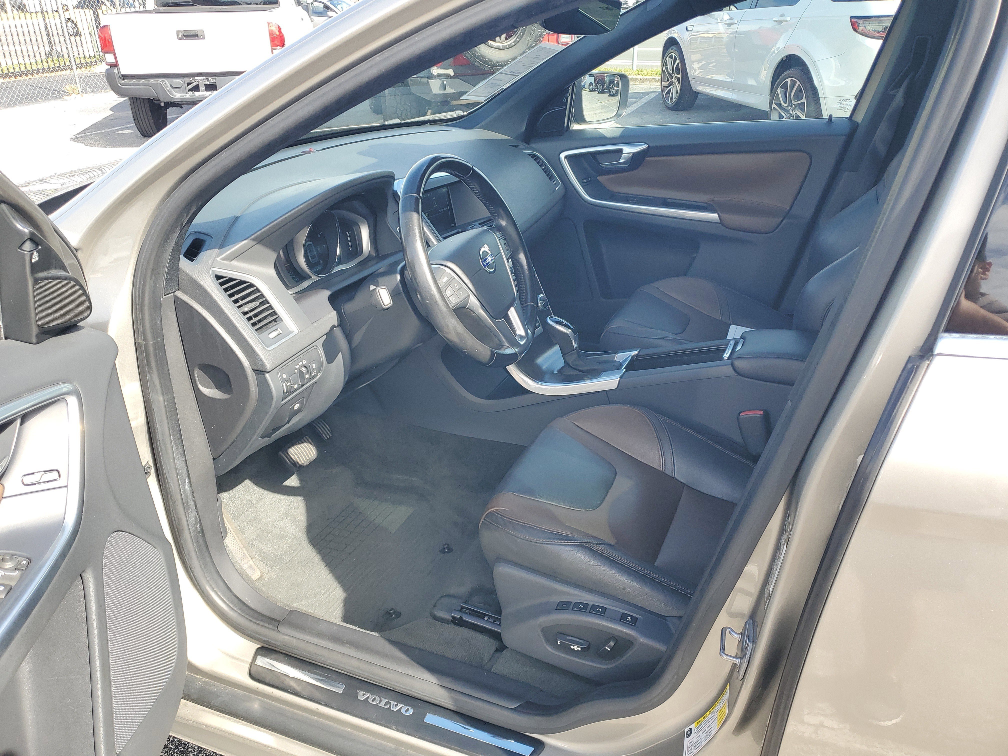 Used 2016 Volvo XC60 T5 Premier image 12