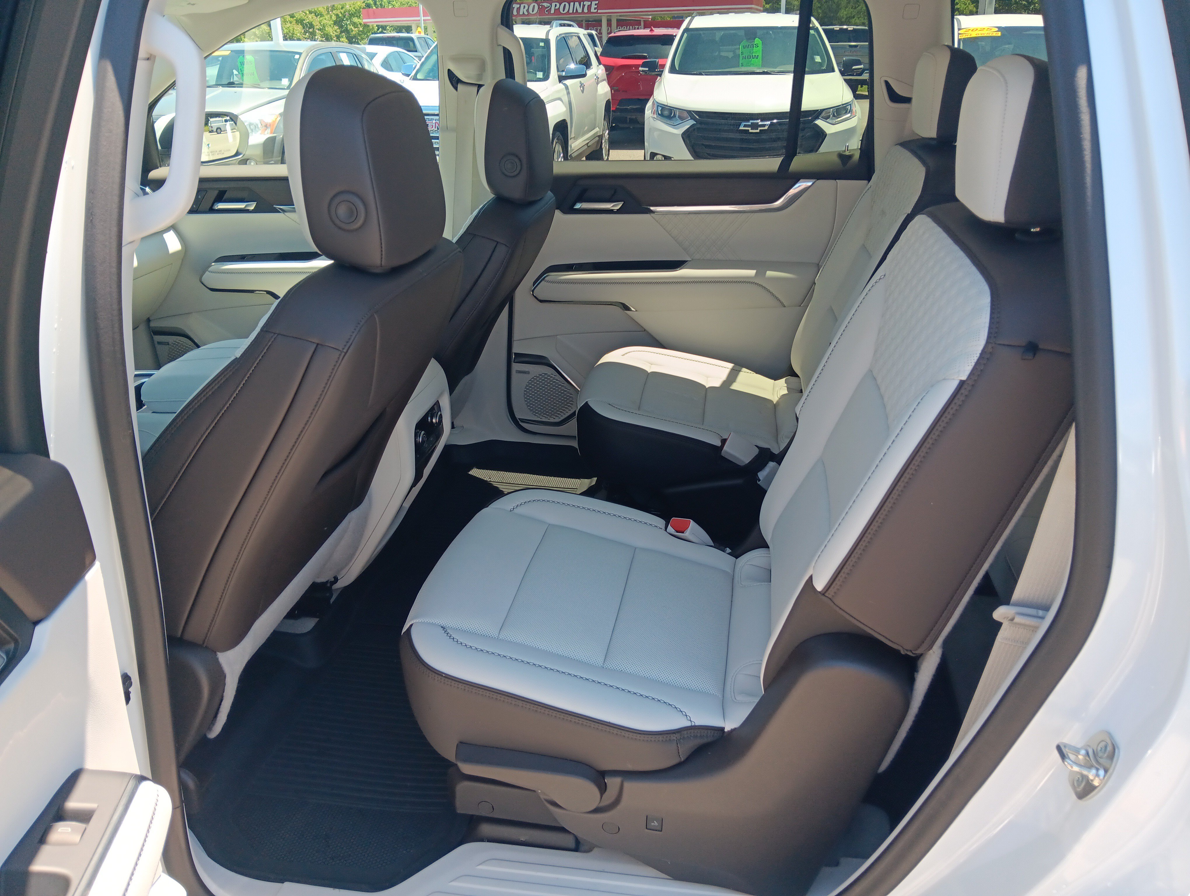 Used 2024 GMC Acadia Denali w/ LPO, Floor Liner Package FWD image 16