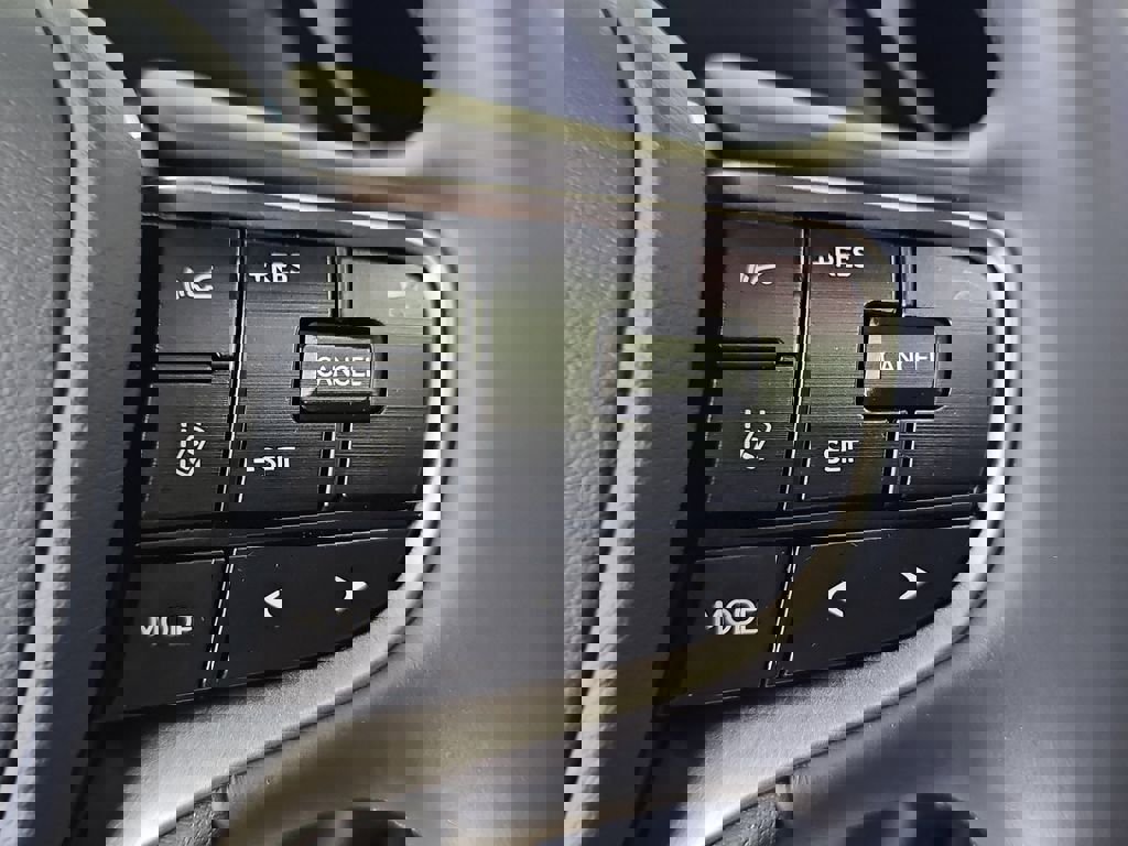 Certified 2025 Lexus ES 300h w/ Premium Package image 20