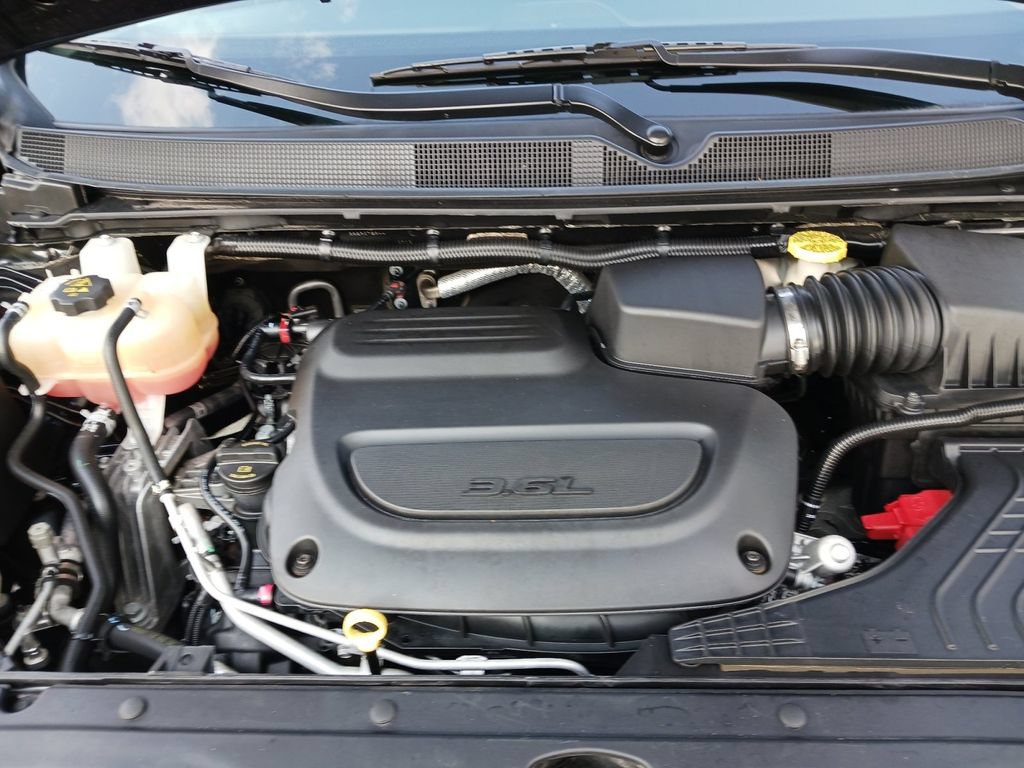 Used 2022 Chrysler Pacifica Touring-L w/ Uconnect Theater Family Group FWD image 14