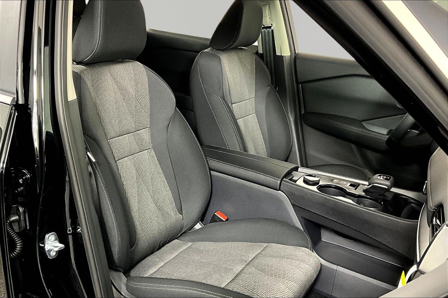 New 2026 Nissan Rogue SV w/ Cold Weather Package AWD/4WD image 18