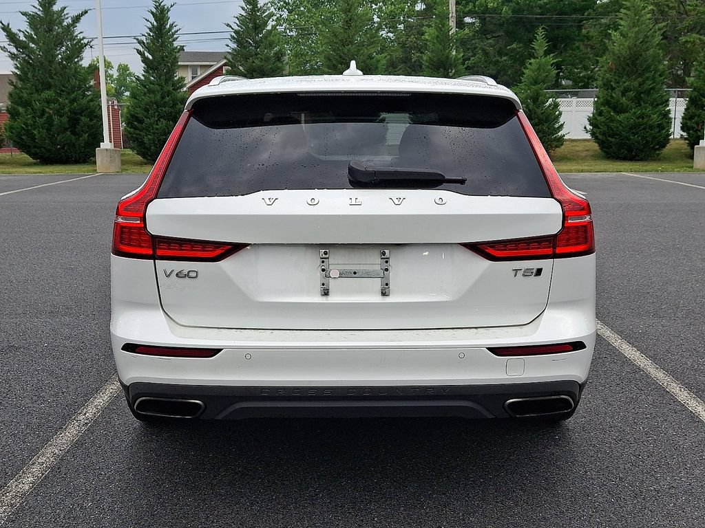 Used 2020 Volvo V60 T5 Cross Country w/ Protection Package AWD/4WD image 5