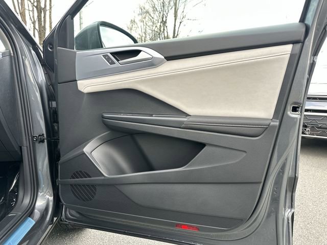 New 2026 Volkswagen Taos SE image 31