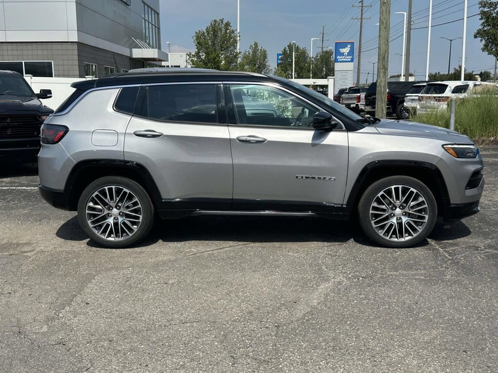 Used 2024 Jeep Compass Limited w/ Elite Group AWD/4WD image 2