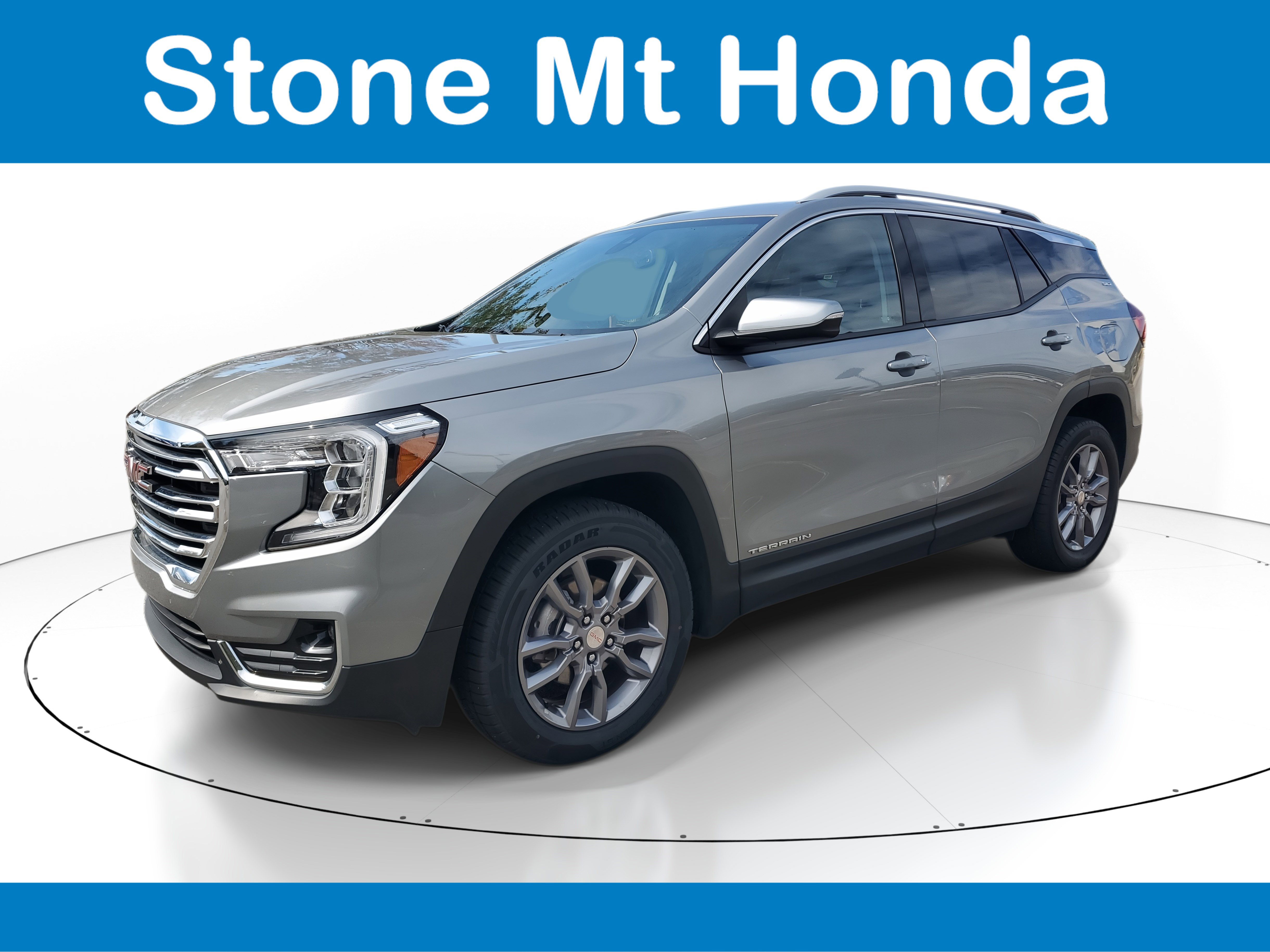 Used 2024 GMC Terrain SLT image 3