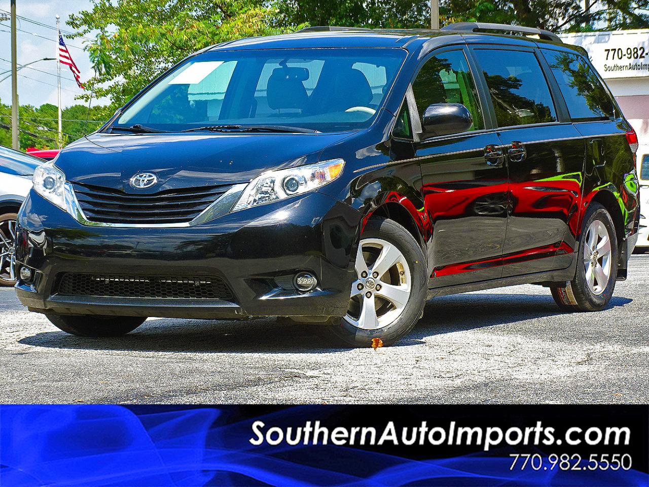 Used 2014 Toyota Sienna LE FWD image 1