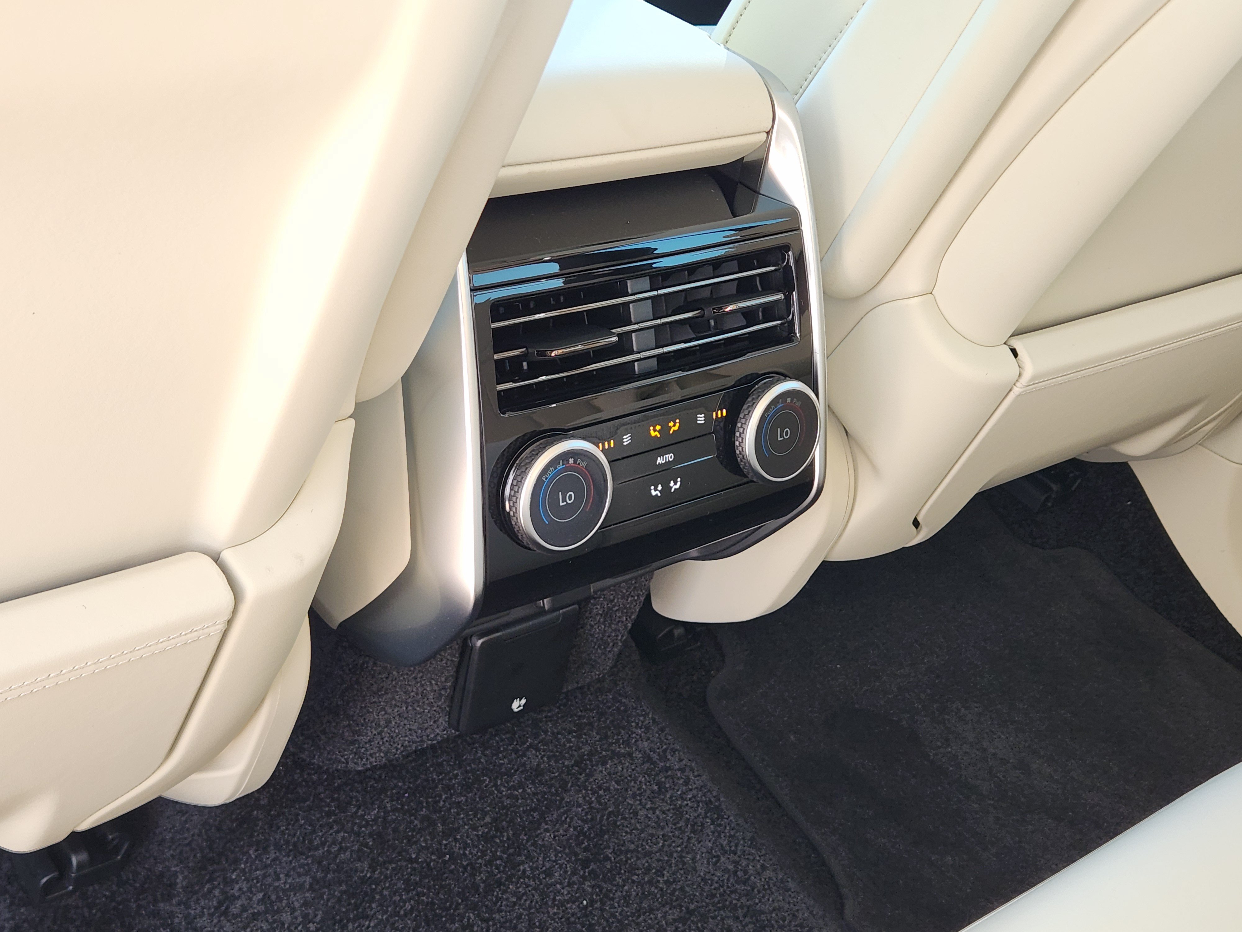 New 2026 Land Rover Range Rover SE AWD/4WD image 31
