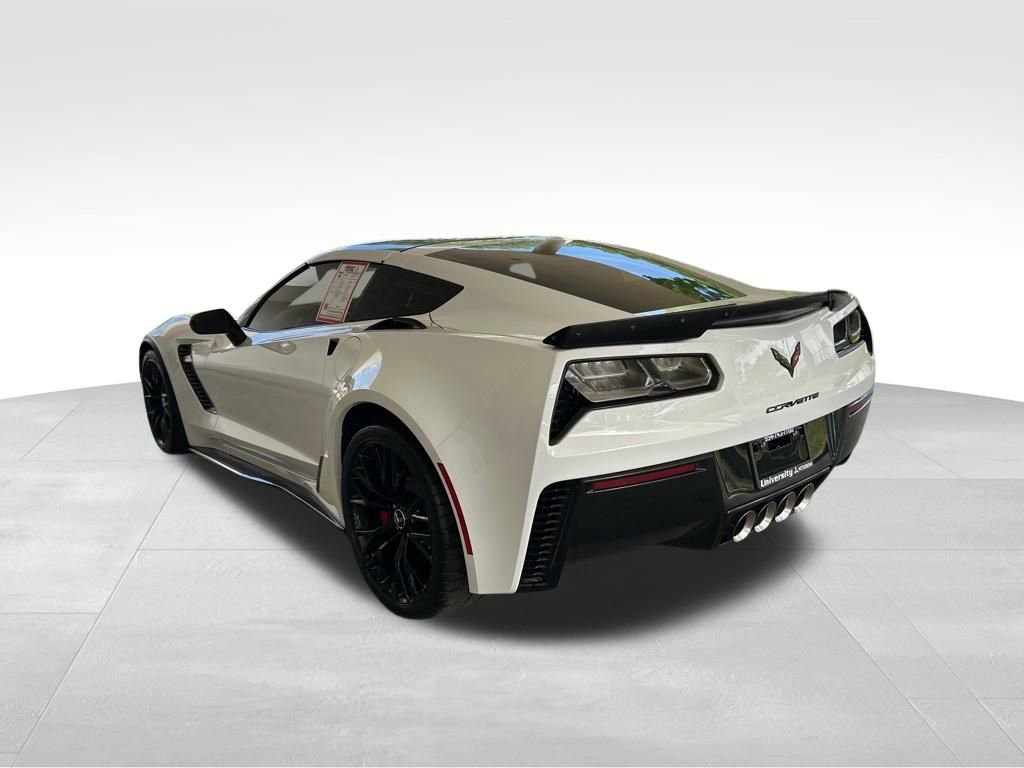 Used 2015 Chevrolet Corvette Z06 w/ 3LZ Preferred Equipment Group image 6