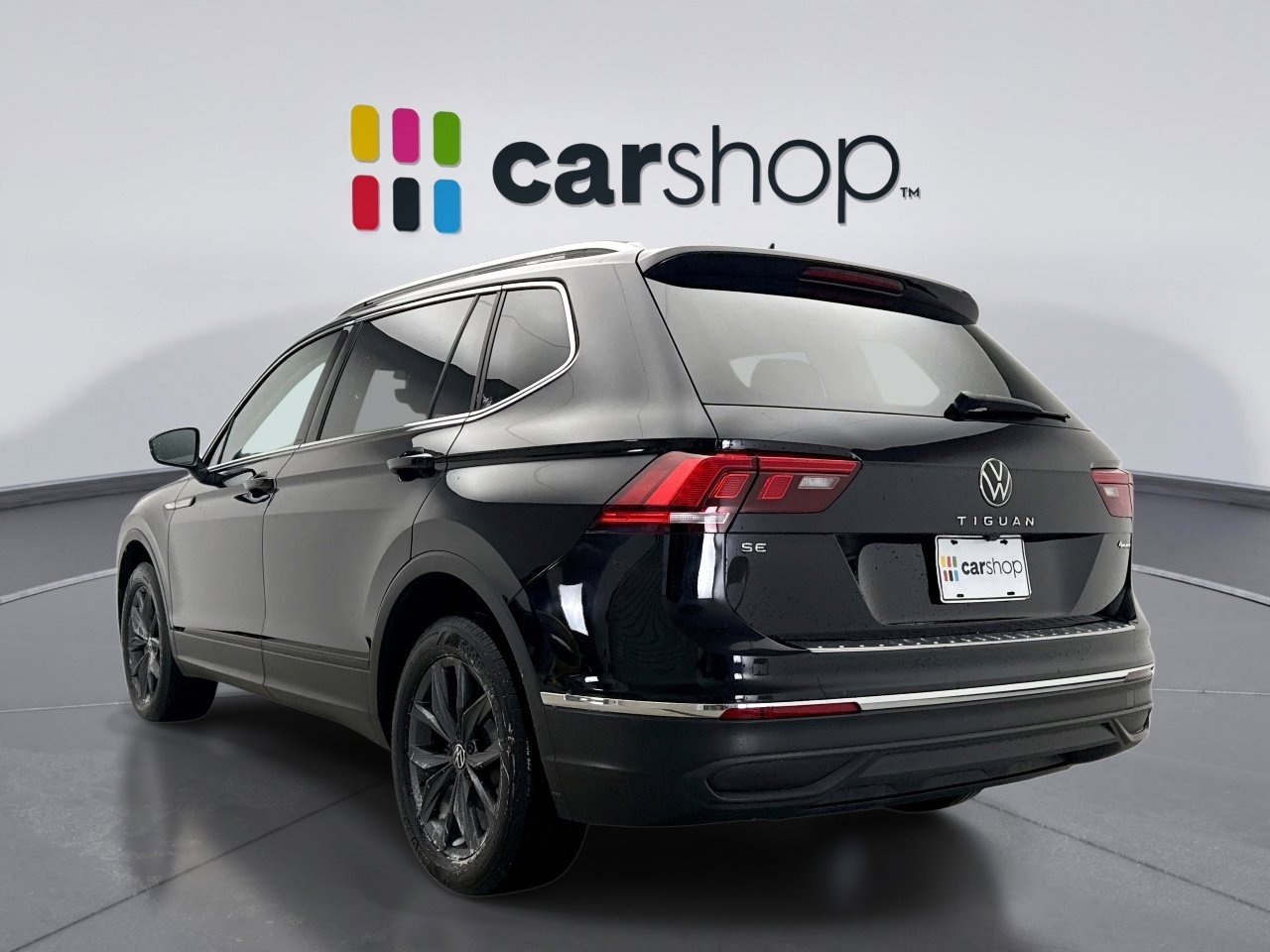 Used 2022 Volkswagen Tiguan SE image 3