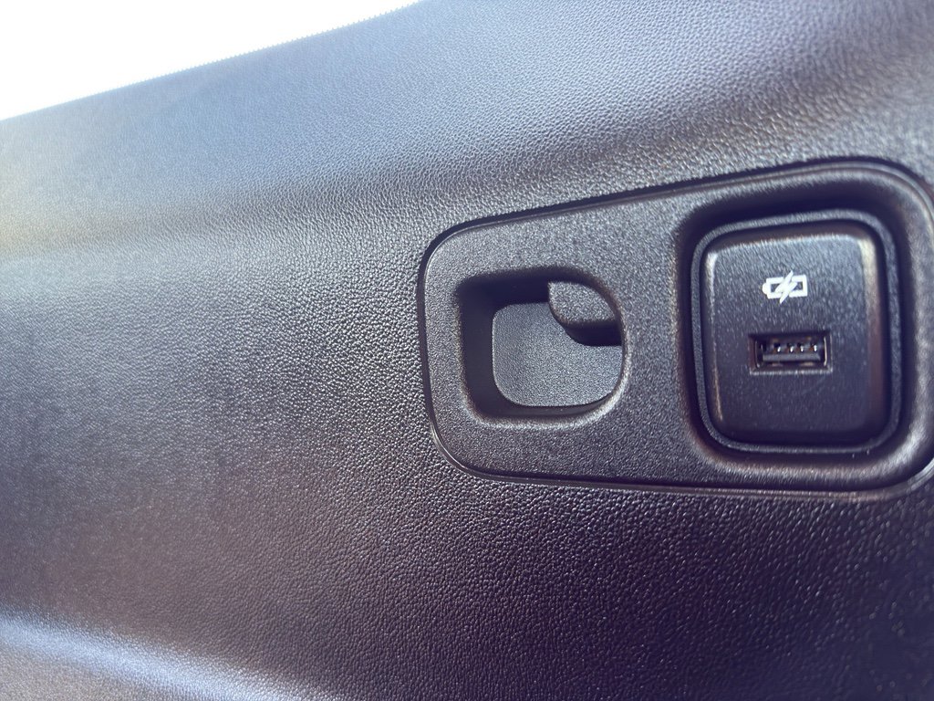 Used 2023 GMC Acadia SLE w/ Driver Convenience Package image 33