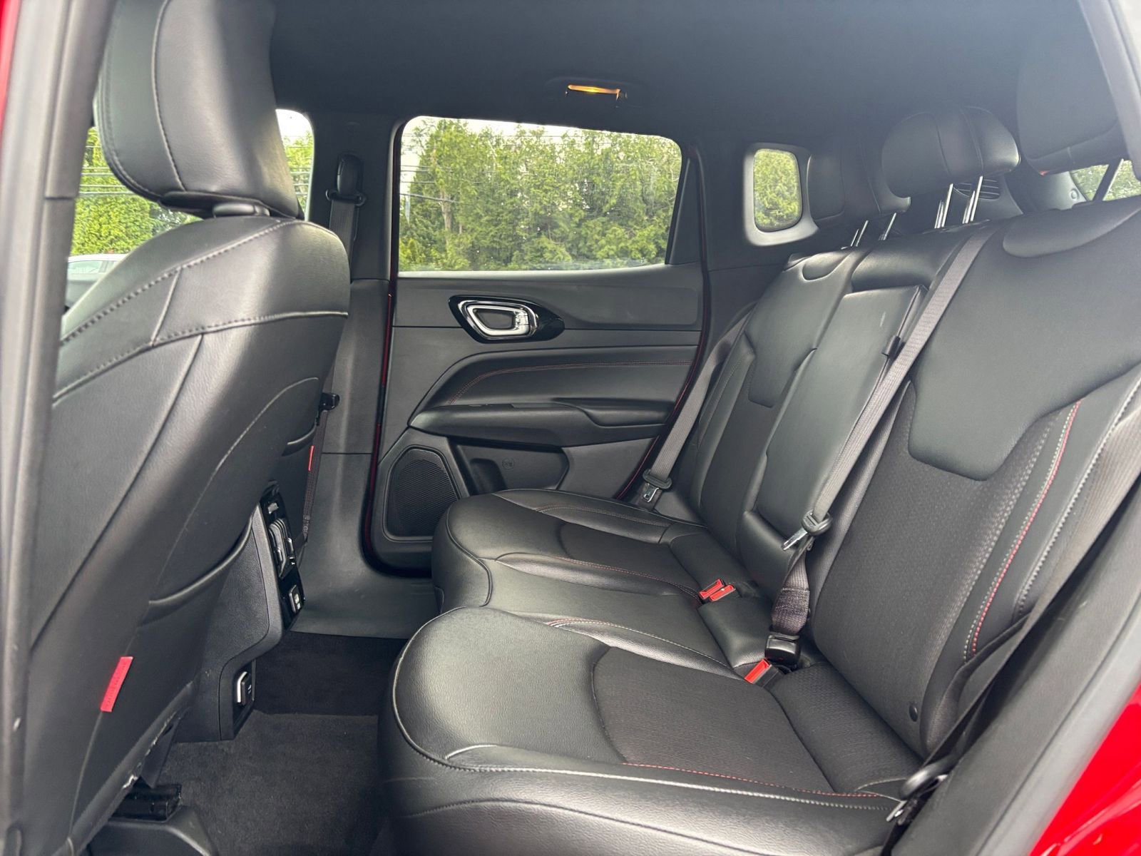 Used 2025 Jeep Compass Trailhawk image 25