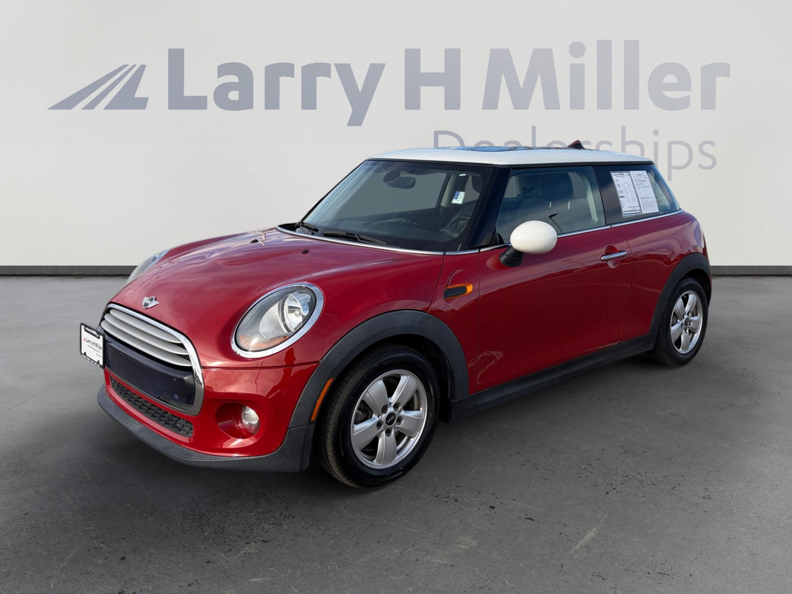 Used 2015 MINI Cooper 2-Door Hardtop image 1