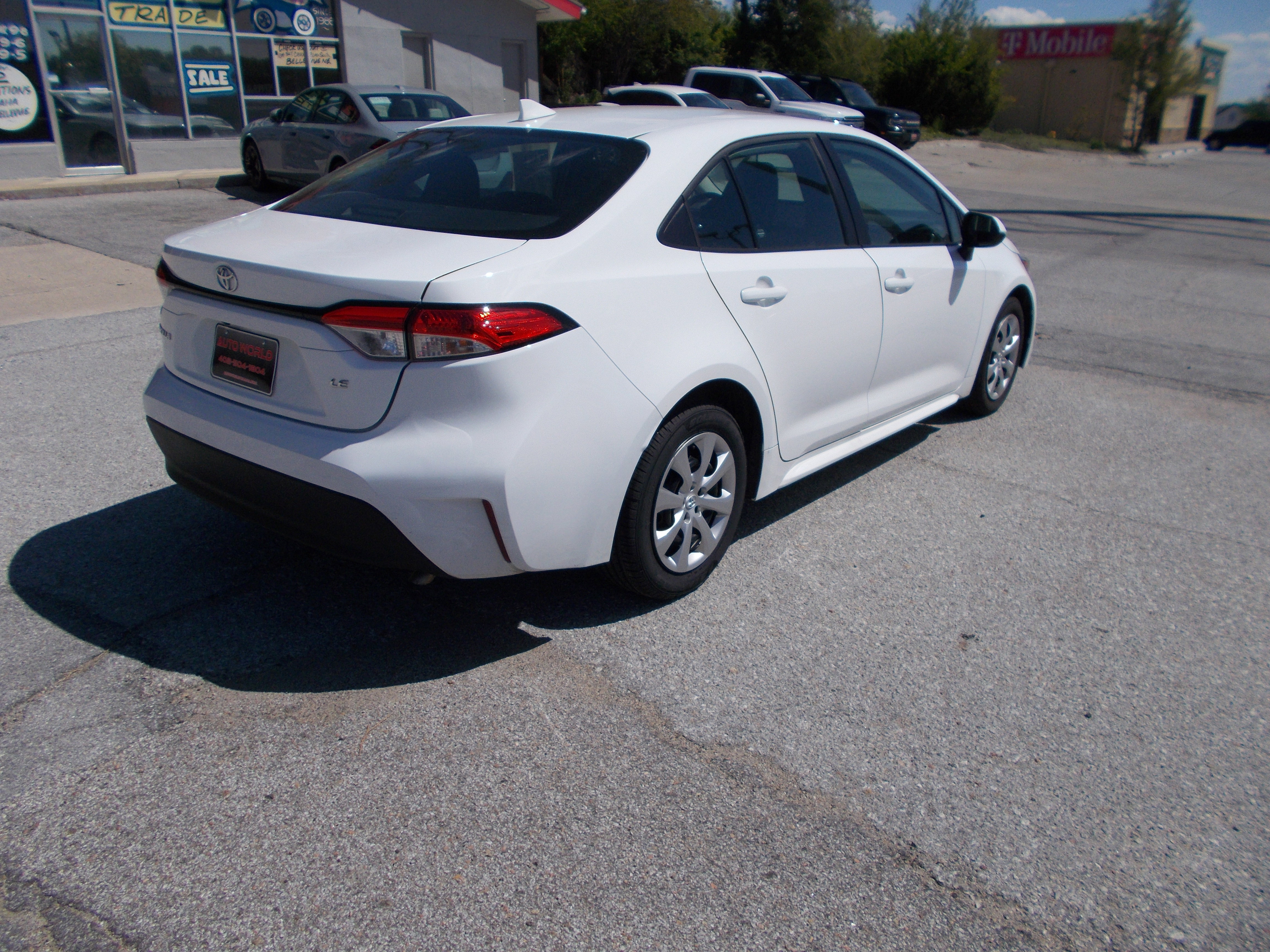 Used 2024 Toyota Corolla LE FWD image 5
