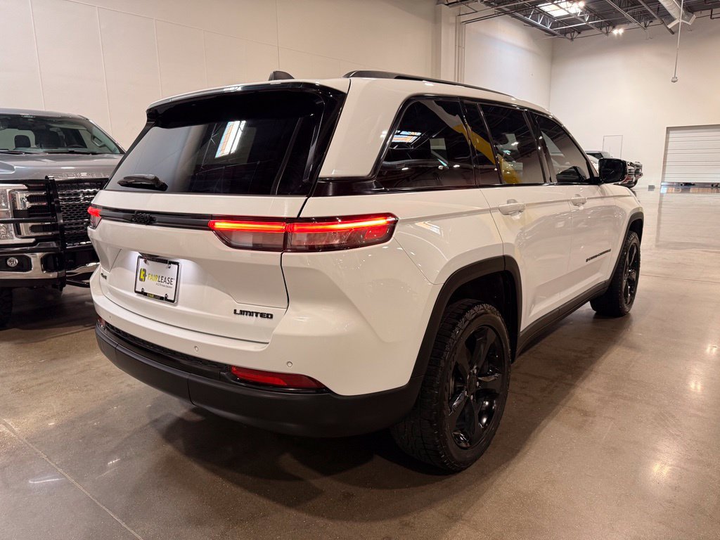Used 2024 Jeep Grand Cherokee Limited w/ Black Appearance Package AWD/4WD image 5