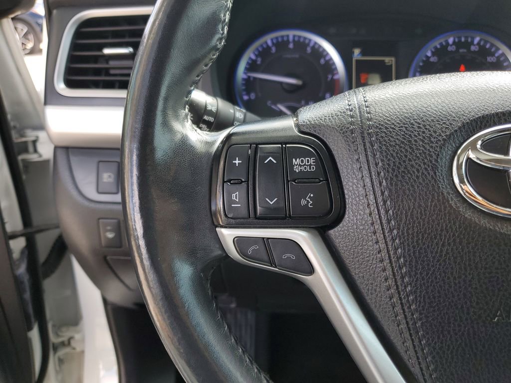 Used 2019 Toyota Highlander SE w/ Nightshade Edition image 26