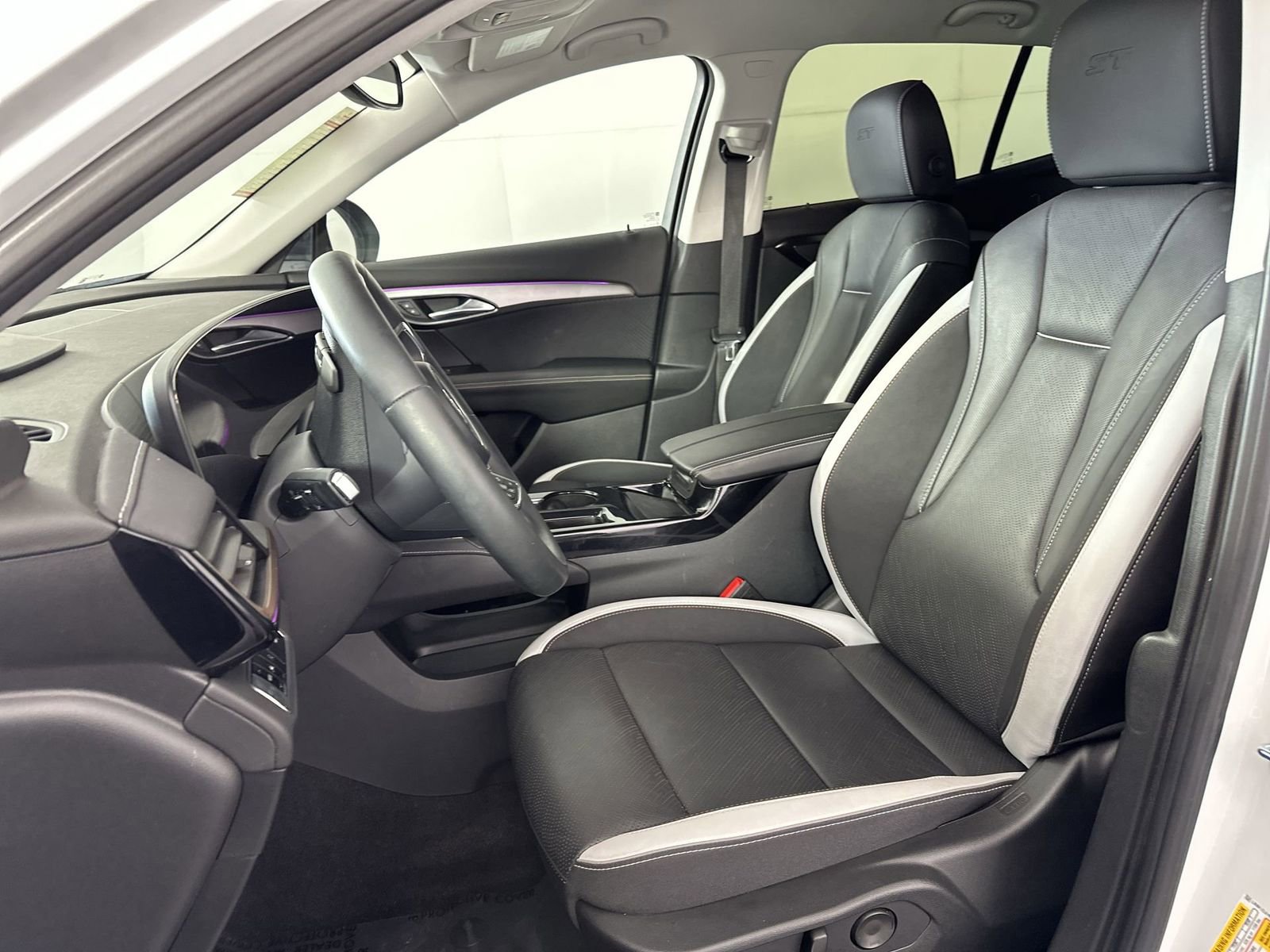 Used 2025 Buick Envision Sport Touring image 11