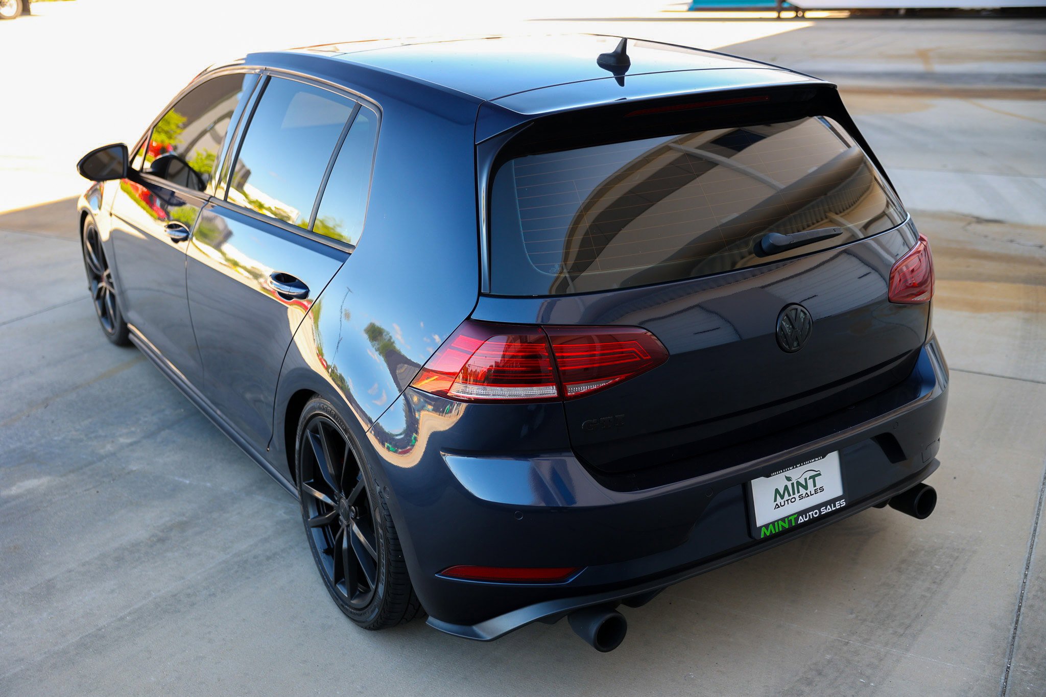 Used 2018 Volkswagen GTI Autobahn FWD image 8