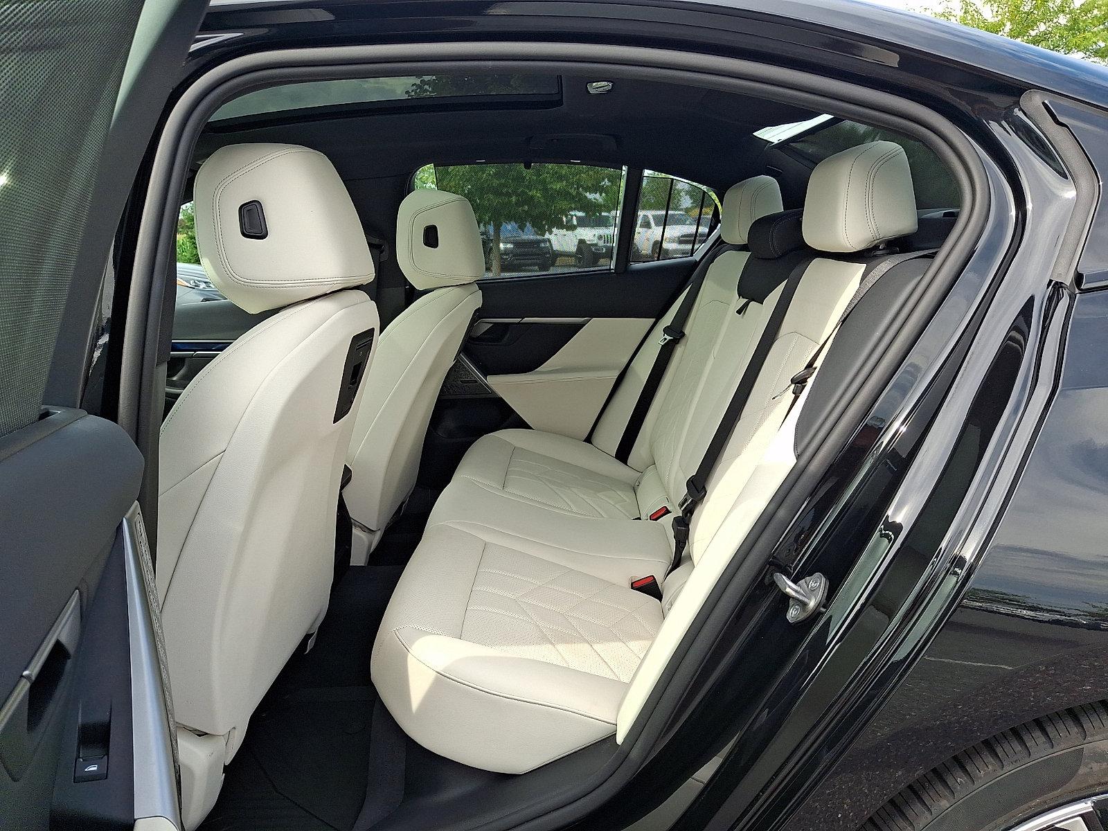 Used 2024 BMW i5 M60 w/ Executive Package AWD/4WD image 10