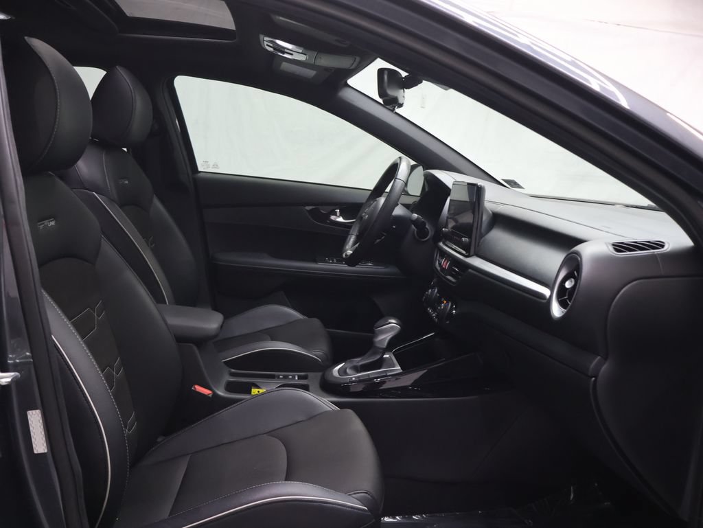 Used 2024 Kia Forte GT-Line w/ GT-Line Premium Package FWD image 9