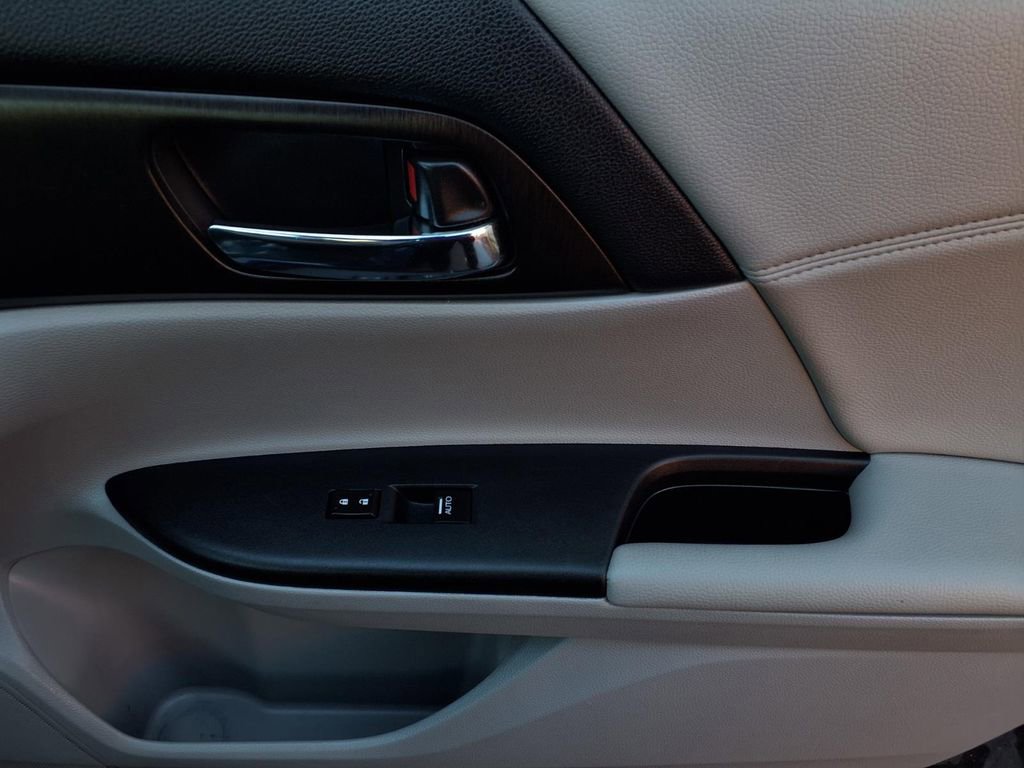 Used 2015 Honda Accord EX image 25