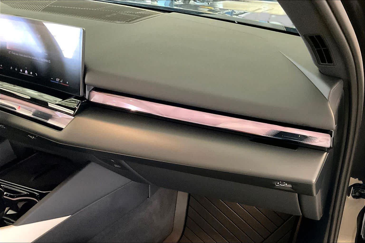 Used 2024 BMW i5 eDrive40i w/ M Sport Package RWD image 17