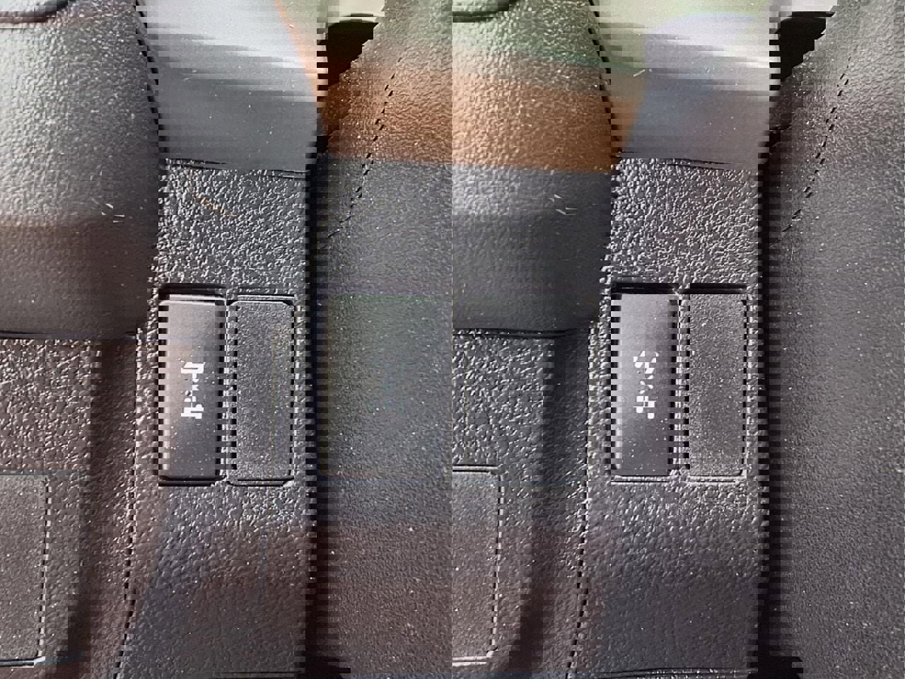 Used 2015 Toyota RAV4 LE image 17